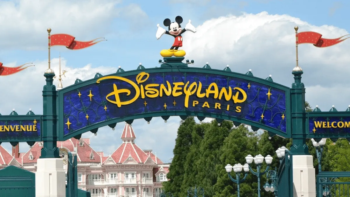 The Disney Universe: A Complete Guide to Disneylands Around the World